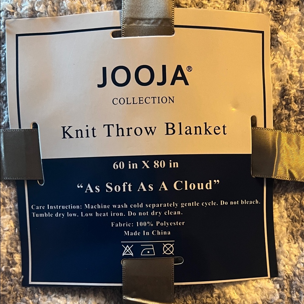 JOOJA Ultra Soft Throw Blanket Reversible Patterned Grey 60X80 Inches NWT - Picture 2 of 3